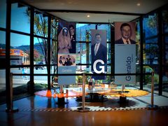 この土地に集積している模様です。


写真：創業者たち....かな？....あるある...うちの会社にも。