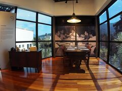 写真：昔の写真、雑魚部屋であ〜でもない、こ〜でもないと経営者たちが悪戦苦闘している様子。。。まるで日本の企業と一緒です。



.....つづく.....