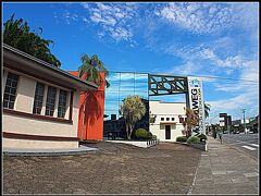 生産拠点としては、ブラジル国内は８ヶ所（グアラミリン、ブルメナウ、サン・ベルナルド、マナウス、グラヴァッタイ、オルトランジア、ジャラグア・ド・スゥに２ヶ所）とのこと。

国外には、アルゼンチンに３ヶ所、メキシコに２ヶ所、中国とポルトガルにも工場があるほどの会社だったんですね....。