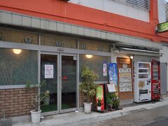 さて時間になったので、夕飯を食べに移動。

場所は、居酒屋ひとし　石敢當店の斜め前。

今回、ひとしを予約していたのですが、昨日のタクシーの運転手さんが
おすすめしてくれたターキーへ変更。

