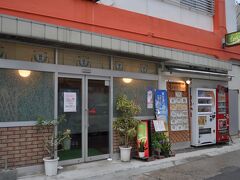 さて時間になったので、夕飯を食べに移動。

場所は、居酒屋ひとし　石敢當店の斜め前。

今回、ひとしを予約していたのですが、昨日のタクシーの運転手さんが
おすすめしてくれたターキーへ変更。

