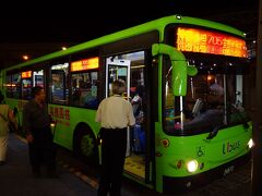 高鐵桃園→桃園空港へは、路線バスで移動します。