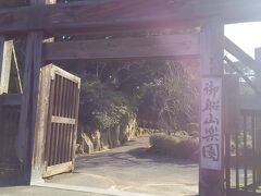 ホテル裏の庭園を見て帰ります。