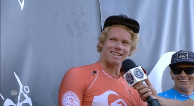 ロコ・ボーイ、John Johnの優勝!<br /><br />おめでとう！！<br />John John Florence<br />ノースで会ったらサイン下さい！<br /><br />John Johnは日本のテレビでもちょくちょく出てますよ(^^)v<br /><br />ちなみに日本からも出場しておりました。<br /><br />脇田選手１３位でした〜拍手(^^♪<br /><br />