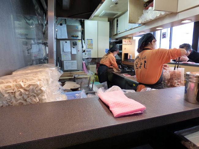 カウンターに出して作ってもらいます