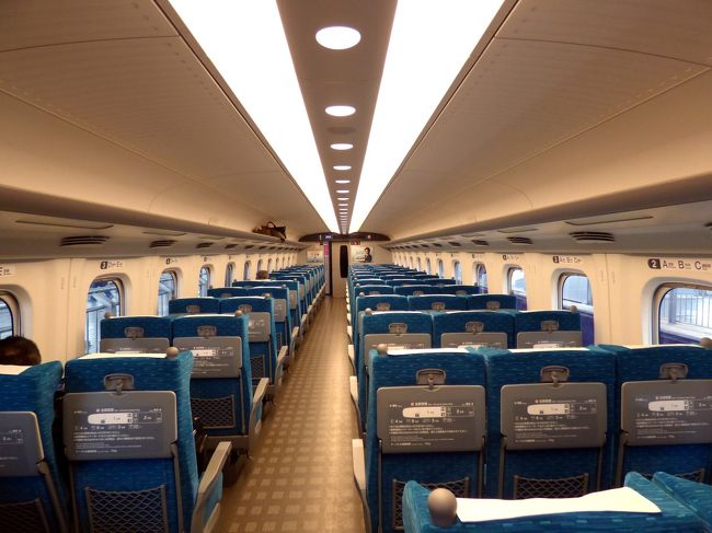 乗客はほぼ居らずガラガラ