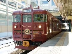 こちらが「ろくもん」。
真田の赤備えをイメージしたシックな列車。