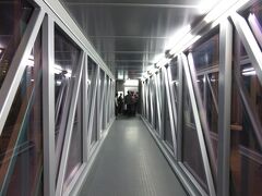 最後の石垣・インドデリー修行（さしずめ“ＩＳＧＤＥＬ”修行でしょうか笑）。
デリー近郊を観光しカレーもいただきました。その様子は★５−５で。

デリー空港の厳しい出国検査と荷物検査を通過し搭乗口へ。
搭乗開始の１５分ほど前に「トーキョーへご出発のころふらさまは係員まで〜」の放送。
もしかしてまずいことしたのか？出発できない！？などと不安がよぎりました(；・∀・)
「ビジネスクラスに空きが出ましたのでそちらでもいいですか？」
・・・・・・
それはビジネスクラスへインボラのお誘いでした。ありがとうございます！
上級会員の方が該当するものだとばかり思っていましたがクリスタルの私に来るなんて．．．
往路はプレエコ、そして復路はビジネスと運が良すぎて後先が不安です笑
せっかくなので楽しみましょう！

■第２１フライト　★５−６
ＪＡＬ７４９便　東京・成田→デリー
Ｂ７８７−８“ＪＡＬ ＳＫＹ ＳＵＩＴＥ７８７”機材　【搭乗クラス】ビジネス（エコノミー）
【運賃タイプ】“ダイナミックセイバー５タイプＦ”
【獲得ＦＯＰ】３１４２ポイント【獲得マイル】４６６１マイル