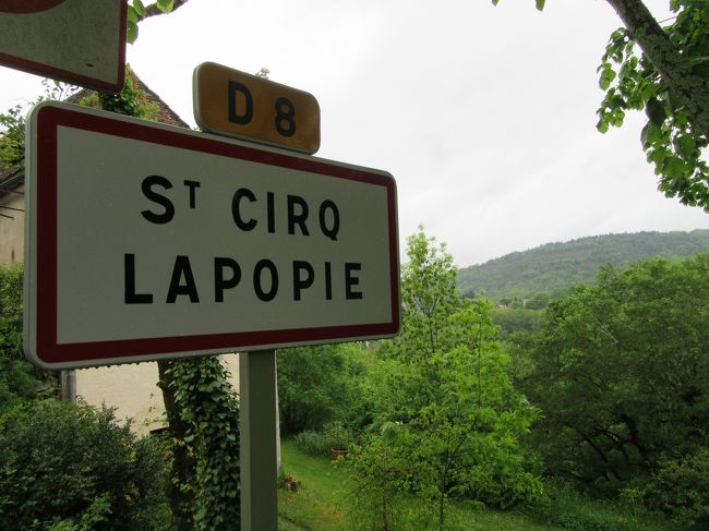 今日訪れる一つ目の村<br />村の名前がとてもかわいいです。<br /><br />みなさんの旅行記を拝見すると<br />村の中も名前負けしないかわいらしさ♪<br /><br />その名は　サン・シル・ラポピー　!!!