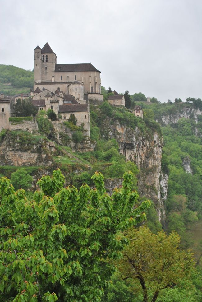 村の一番高いところを目指して。<br /><br />