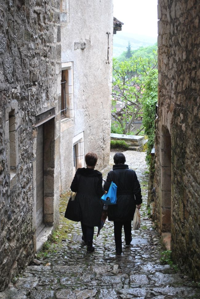 皆さんの素敵な旅行記から華やかでかわいらしい村を想像していました。<br />抱いていたイメージとは違ったけれど<br />天候や季節にによって印象は変わるでしょうから、また来たい。<br />期待が大きすぎたため、ちょっぴり残念なサンシルラポピーでした。<br />私の写真と文ではこの村の良さが全然伝わりませんでしたね (^_^；)