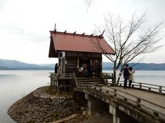 たつこ像近くの神社。