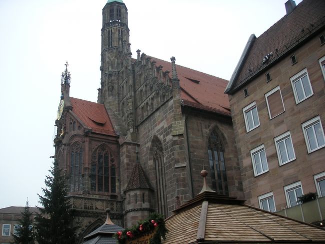 中央広場に建つ聖母教会