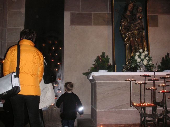 聖母教会内部。