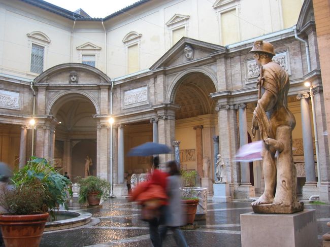 シモネッティ設計の「八角形の中庭」