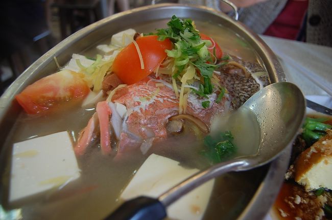 お魚のスープ<br />薬膳スープみたいにいろんなものが入っていて美味しい。<br />いかにも体に良さそうですが、食べ過ぎ