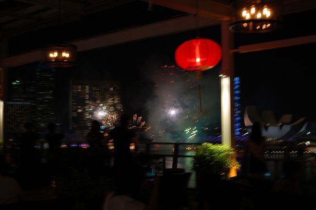 21時のライトアップショーをこちらで見ようと思い予約していたのだけど<br />やはり花火でした。