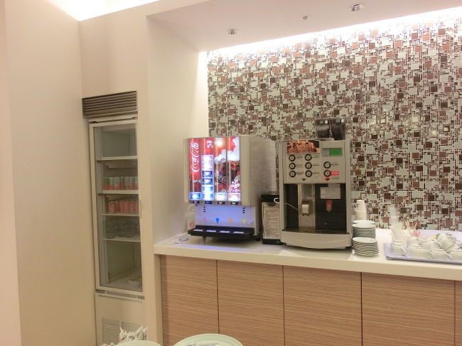 ジュース、飲みましたが、メインはこれからフライト時に、「とうもろこしのひげ茶」をステンレスボトルに入れておこうと、ティーパック持参。<br />お湯を拝借させていただきました。<br />機内でのむくみ対策です。<br />きやすめかもしれませんが、私は変わるような気がしています。