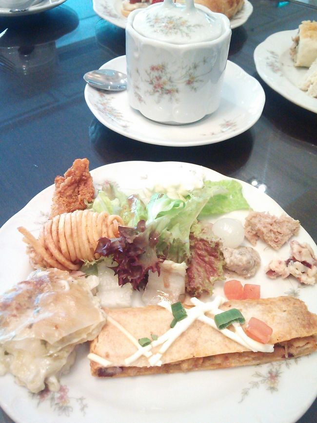 御飲物は2種類選べますが一度には持って来ず、2敗目は後半に持ってきてくださいます。