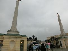 シェーンブルン宮殿に到着。
生憎の小雨模様。