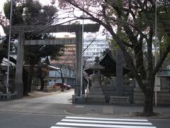 那古野神社
敷地の関係か鳥居は東向き
鳥居をくぐったら右に回ると本殿があります。
