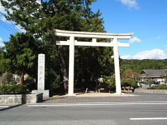10：30　熊野大社　出雲の国一之宮　
鳥居は県道に面して、参道はクランクに曲がって意宇川を渡ります。
創建は神代。