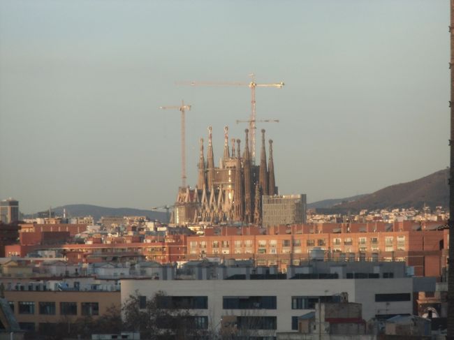 ホテルの部屋から　サグラダファミリアに朝日が当たって綺麗でした