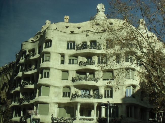 世界遺産　カサ・ミラ・・ガウディの作品