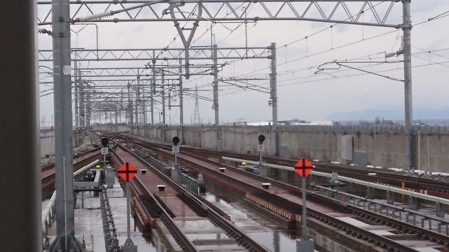 新青森駅では、北海道新幹線の線路が新函館北斗駅に向けて延びていました。<br />開業が待ち遠しいですね。