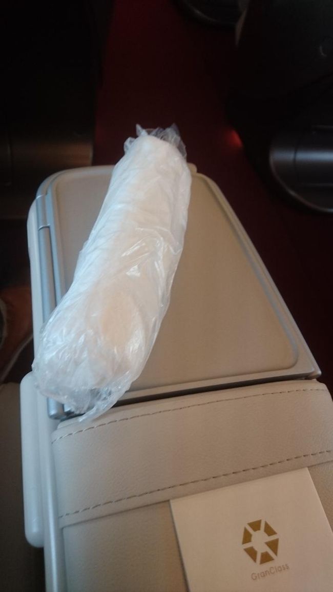 発車してすぐにおしぼりが配られました。