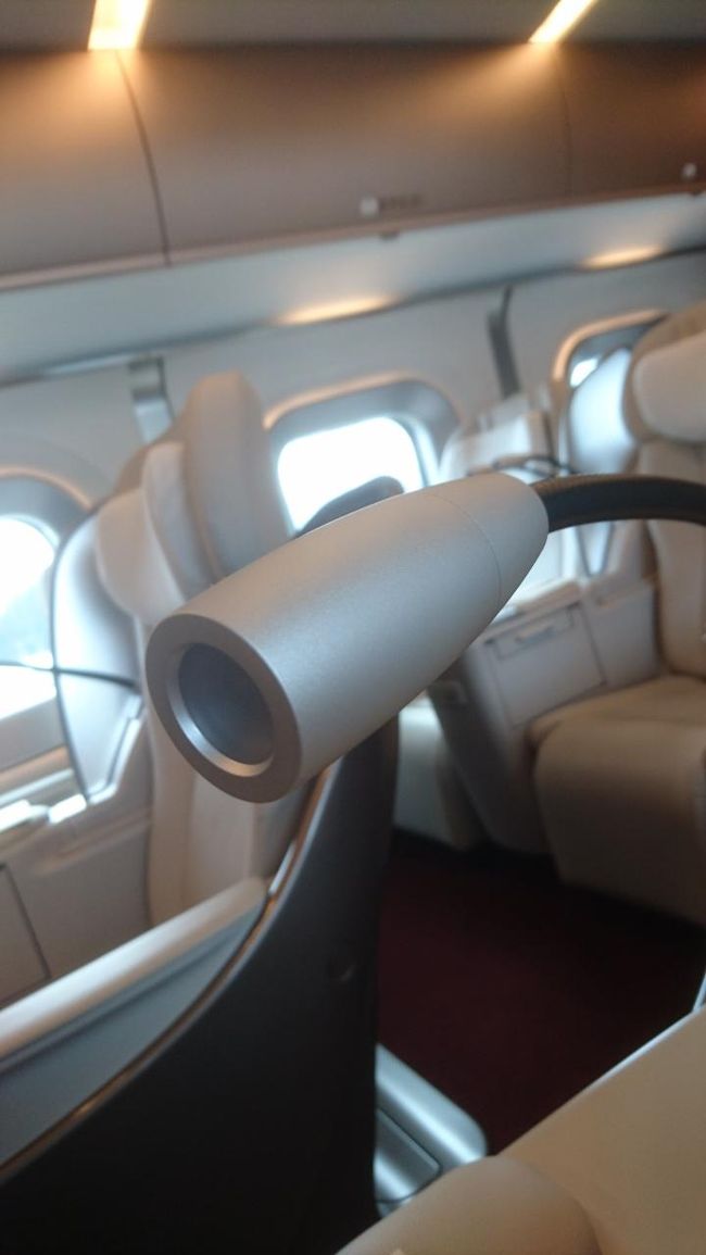 また、デスクライトがついており、