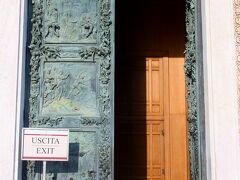 　Duomo di Pisa　ミラコリ広場　ピサ

　では、最後は「大聖堂」に入ります・・・こちらは、出口ですけど・・・