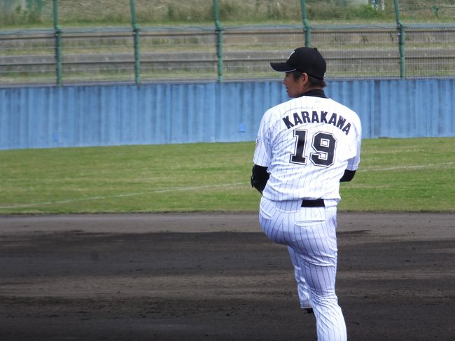 隣接する2軍キャンプの球場へ<br />唐川投手が調整中