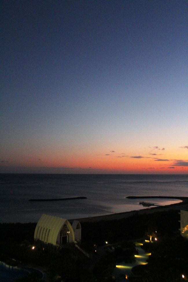 ＡＮＡインターコンチネンタル石垣リゾート<br /><br />タワーウィング6階〜8階　オーシャビュー・バルコニーからの夕景