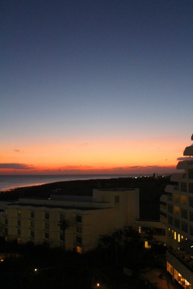 ＡＮＡインターコンチネンタル石垣リゾート<br /><br />タワーウィング6階〜8階　オーシャビュー・バルコニーからの夕景