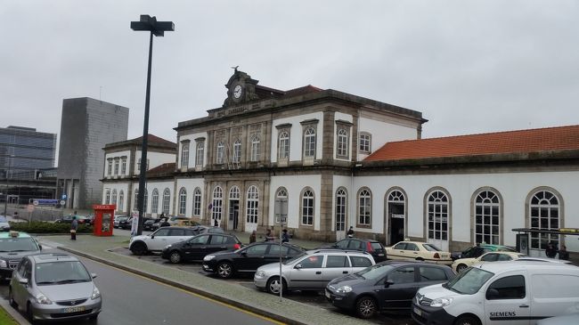 約２時間の快適な移動を終えてカンパーニャ駅に到着。<br />宿泊先があるサン・ベント駅に移動する前に、ネットの口コミで評価の高かったタコごはんを食べに駅から歩いてカーザアレイショへ。<br />写真の出口からでたら近かったんだけど間違って反対側から出てしまったので余計に歩いた…