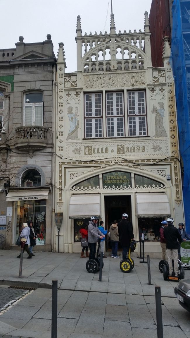 クレリゴス教会の後は行く場所が思い付かず、結局イルレオへ。<br />さっき並んでいなかったチケット売り場が少しだけ並んでいて、なんであのとき入らなかったのか少し後悔しながらもチケット購入。<br />いざ中へ！<br />