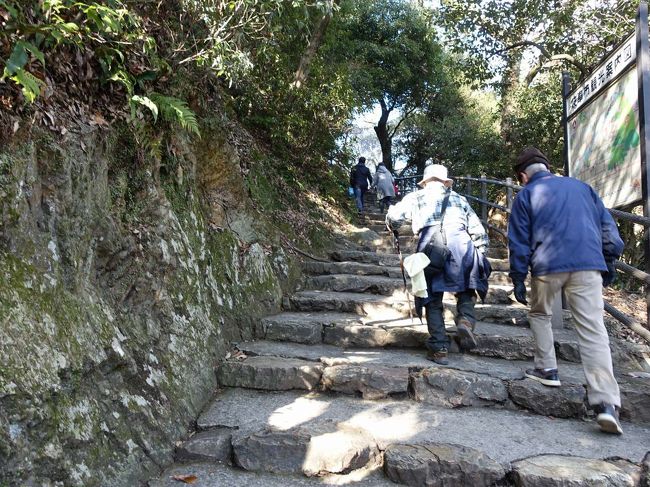 さらに階段を上がります。