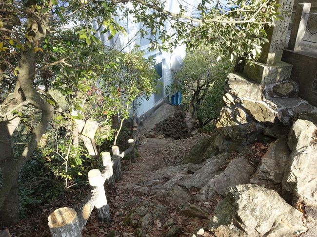 登山道の終点。<br />かなり崖ってます。<br />