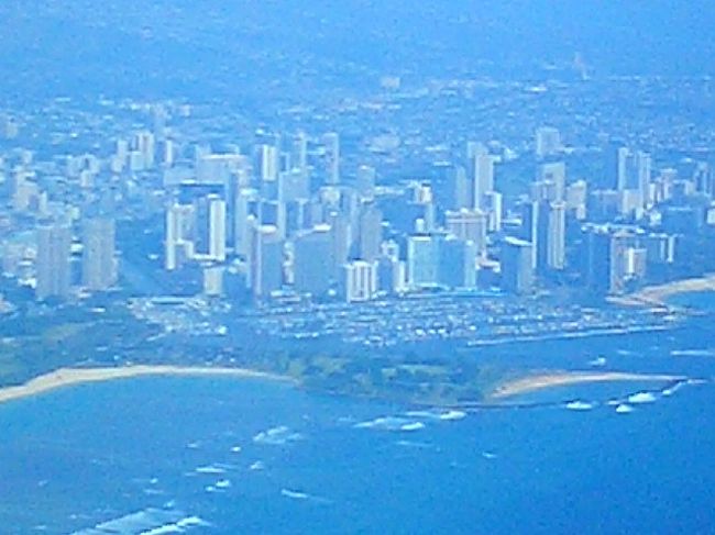 ヨットハーバーやワイキキ周辺<br /><br />最後にダイヤモンドヘッドを見ながら太平洋へと飛行していきます。<br /><br />景色を楽しみたい方は、復路は左側をお勧めします。