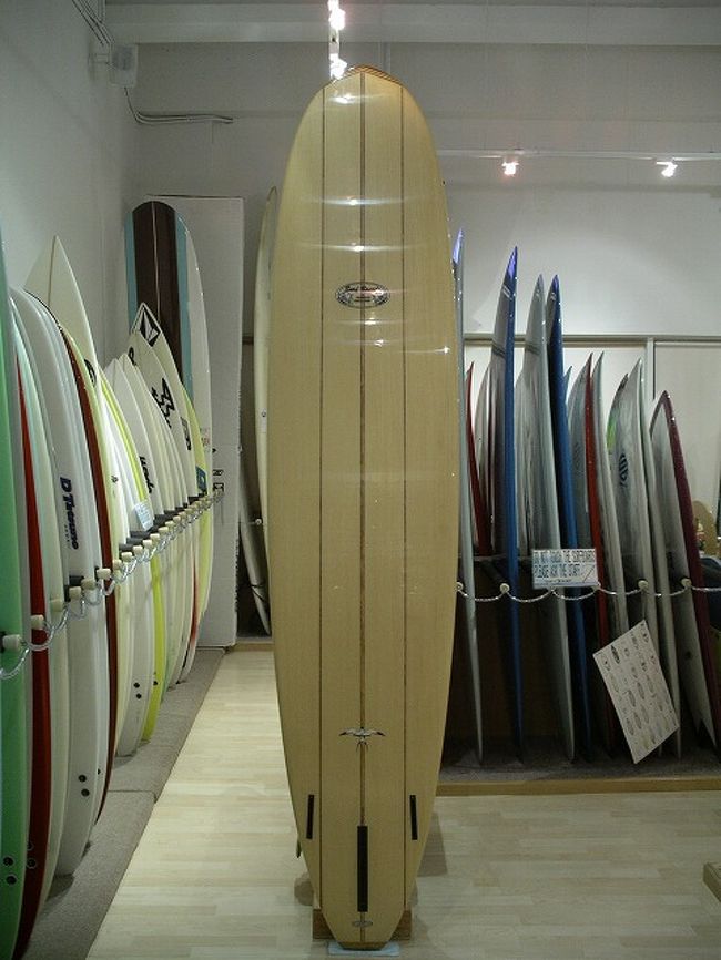 大事には使ってきましたが、１０年も使うと樹脂があちこち割れてボロボロに〜(-"-)<br /><br />このサーフボードは廃盤につき購入は不可です。<br /><br /><br />