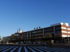 釧路駅前。この時期にあまり経験のない快晴。川湯温泉駅周辺の天気もこんな感じなら今日は摩周湖周辺に立ち寄ることにする。