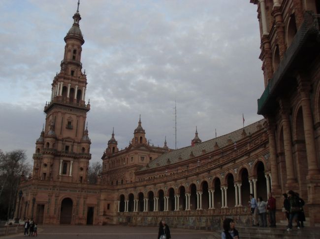 スペイン広場・・１９２９年に開催された万国博覧会のスペイン館として建てられました