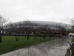 あいにくの雨でしたが、ストラスブールの街を散策
この宇宙船のような建物は
ストラスブールの駅なんです