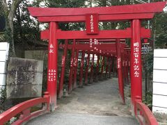 駅から歩いて直ぐのところに青井阿蘇神社はありました。
あれ？なんか写真で見たのと違うなぁと思いましたが、どうやらこちら裏門だったようです。

