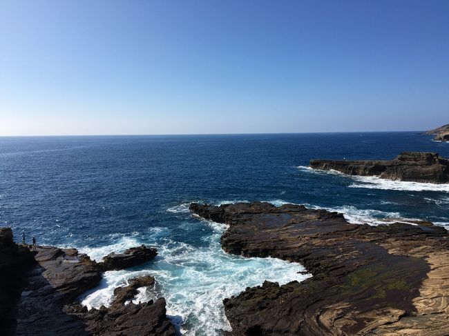 お次は、ハロナ潮吹き岩付近？<br />ワイキキビーチとは全然違って、東海岸の岩岩しい風景。