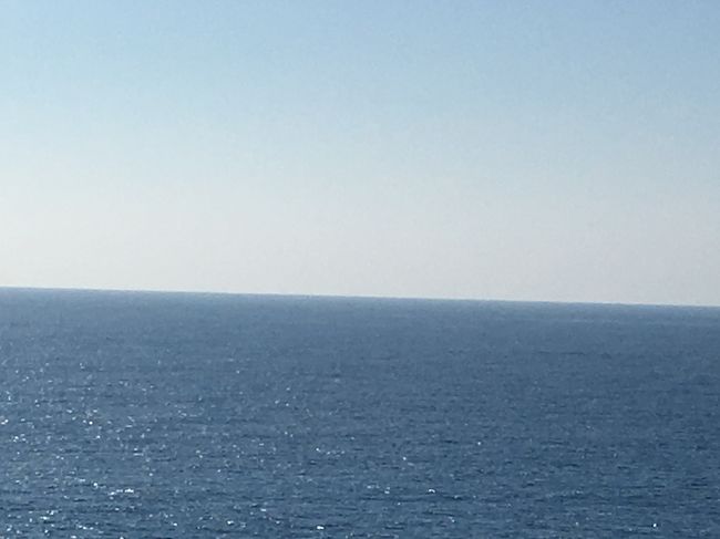 こーんな水平編を眺めていたら、クジラさんに遭遇！！<br />lucky☆<br />動画にしてたから、写真なくって残念。。<br />潮吹いたり、ジャンプしたり大サービスしてくれました！