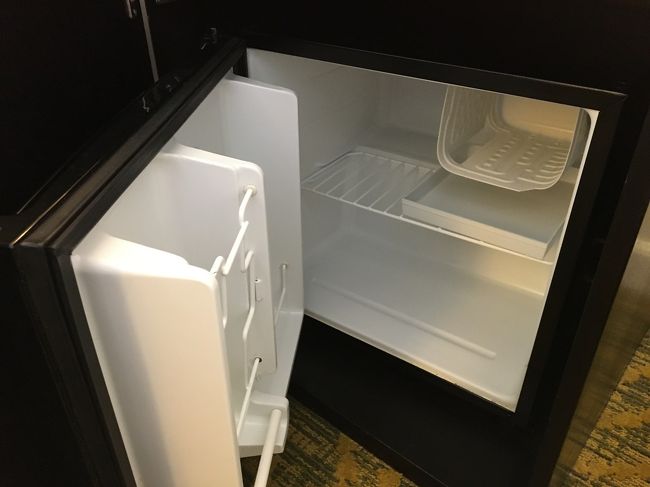 スターウッド系だから、冷蔵庫の心配してたけど、課金式のじゃなくって、ホッ。。