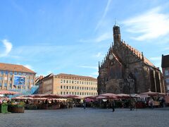 橋を渡った先に中央広場がありました。