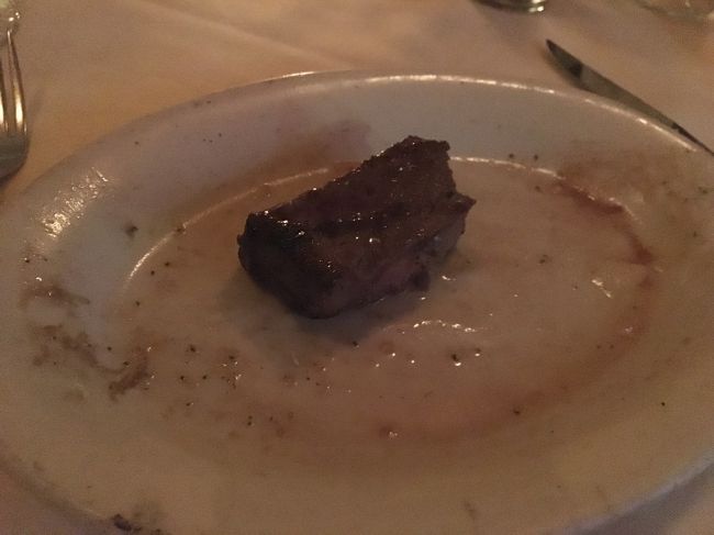 お取り皿もアッツアツに温めてバターが塗ってあるから、温かくて美味しいお肉が食べれるなんてステキ☆<br />あぁー、お腹いっぱい！！